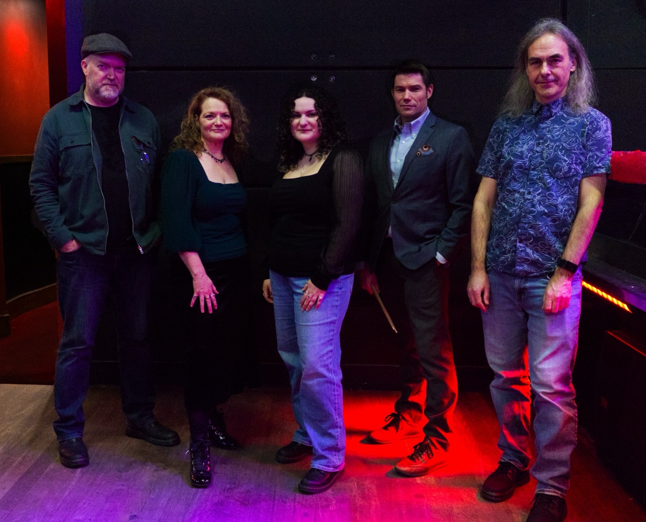 Frances Rocks Sábado: In The Dark Park – “Understory”
